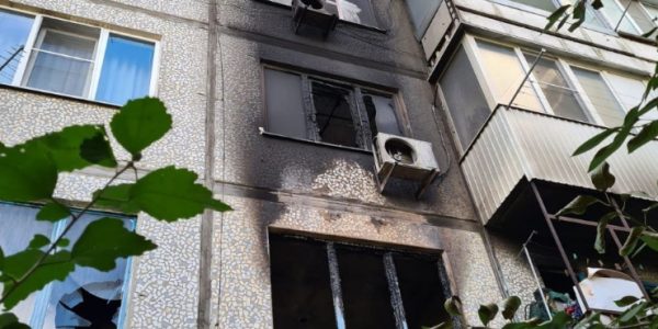 В Краснодаре во время пожара в квартире девятиэтажки погибли двое мужчин
