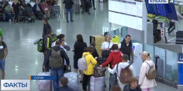 В Сочи около 20 пассажиров не смогли зарегистрироваться на рейсы и улететь в свои города