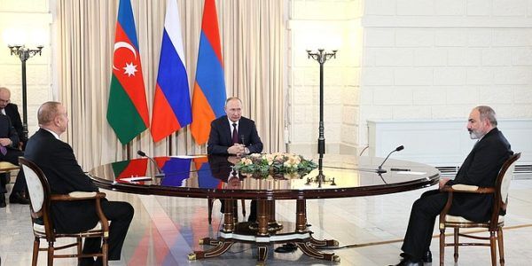 Лидеры РФ, Армении и Азербайджана приняли совместное заявление по итогам саммита в Сочи