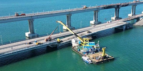 В ремонтных работах на Крымском мосту участвуют 250 человек и 30 единиц техники