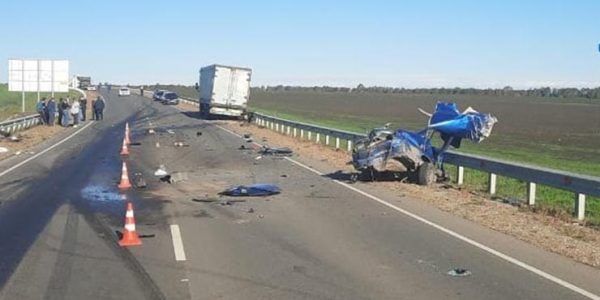 В Адыгее легковушку разорвало на части при лобовом ДТП с грузовиком, водитель погиб