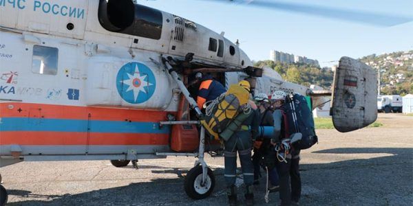 В Сочи на поиски пропавших во время похода в горы туристов вылетел вертолет МЧС