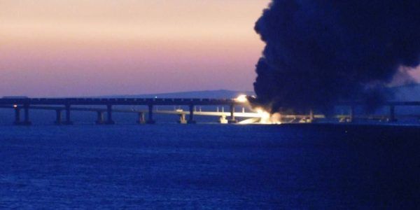 В Керченском проливе могут запустить паромную переправу из-за остановки движения на Крымском мосту