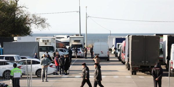 По сухопутному маршруту в Крым уже проехало более 1 тыс. грузовиков