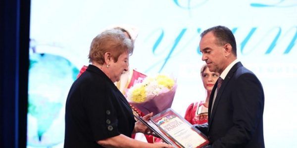 Кондратьев наградил лучших учителей Краснодарского края