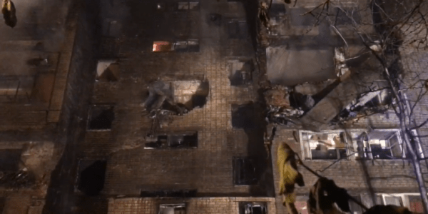 В Ейске из-за пожара в результате крушения самолета на многоэтажку повреждено 72 квартиры