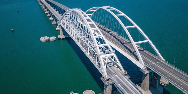 В Минтрансе сообщили о затруднениях в движении машин на Крымскому мосту в сторону Кубани