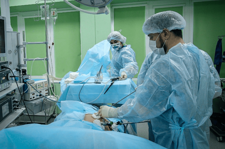 В Краснодаре хирурги провели сложную операцию по удалению 6-сантиметровой опухоли