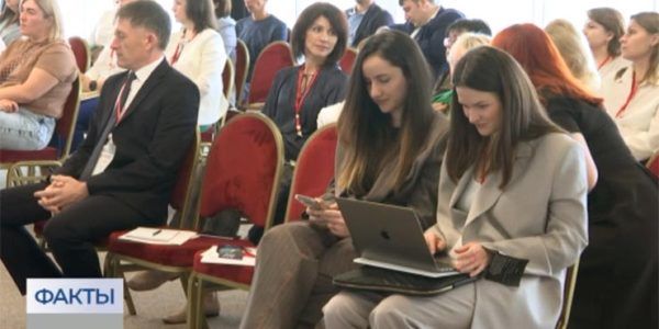 Руководители краевого МФЦ приняли участие во всероссийском семинаре в Сочи