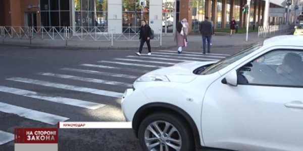 В Краснодаре полицейские в ходе рейда проверили, как пешеходы соблюдают ПДД