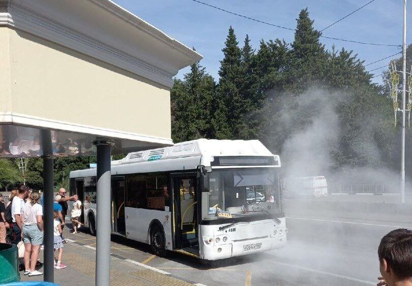 В Сочи на ходу загорелся автобус с пассажирами