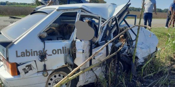 В Лабинском районе водитель «четырнадцатой» устроил ДТП на встречке, два человека погибли