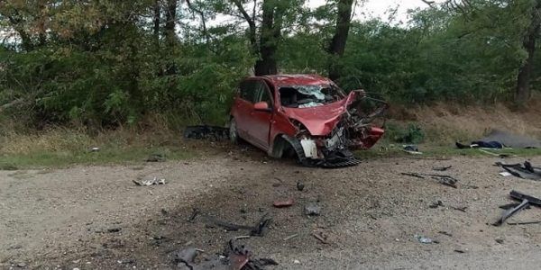 В Краснодарском крае столкнулись две легковушки марки Nissan, оба водителя погибли