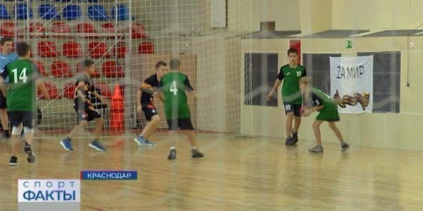 Как в Краснодаре проходят Всероссийские межрегиональные соревнования по гандболу