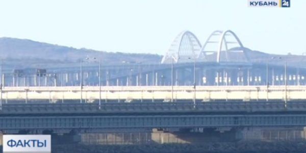 В Тамань прибыли 15 фур с грузом для ремонта Крымского моста