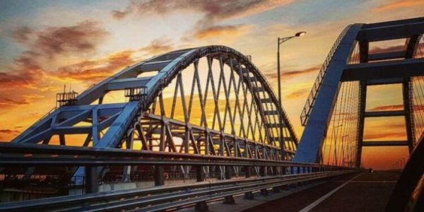 На Крымском мосту из-за ремонта 16 ноября на полдня приостановят движение транспорта