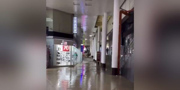 В Сочи после ливня затопило торговый центр