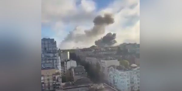 В центре Киева утром прогремела серия взрывов