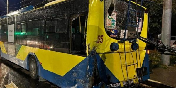В Краснодаре автобус влетел в троллейбус, пострадали 9 человек