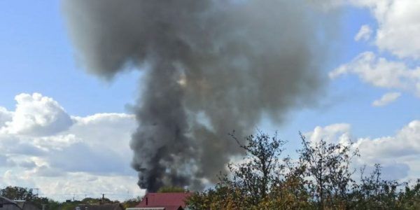 В Краснодаре потушили пожар на СТО в станице Елизаветинской