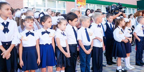 В Краснодаре введение единой формы в школах поддержали 40% родителей