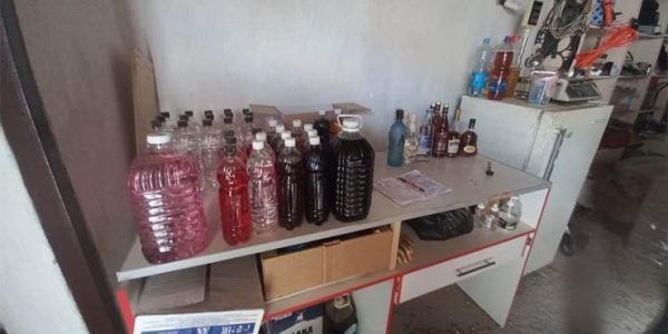 В Краснодарском крае у местного жителя изъяли из сарая 500 литров контрафактного алкоголя