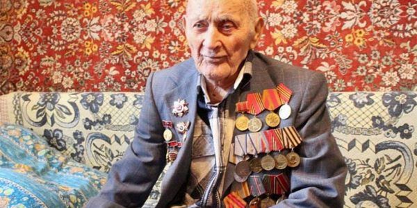 Кондратьев поздравил со 100-летним юбилеем ветерана из Северского района