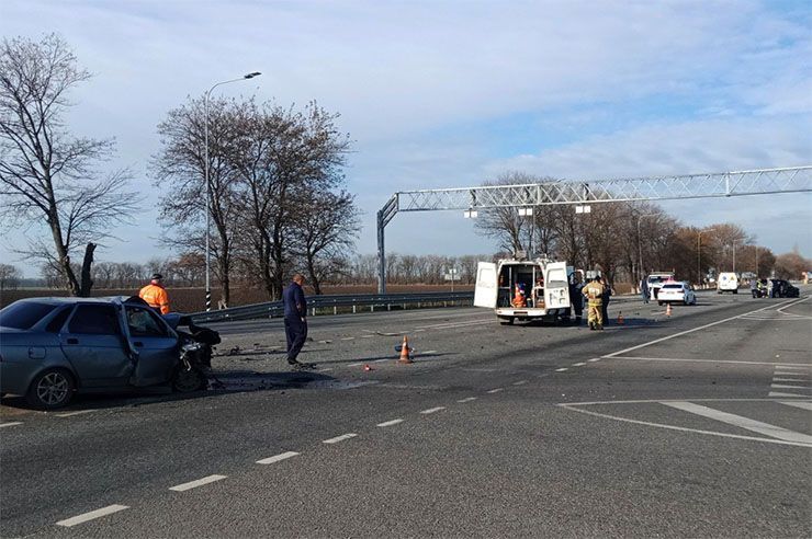 В Краснодарском крае в ДТП столкнулись «Газель» и две легковушки, есть пострадавшие