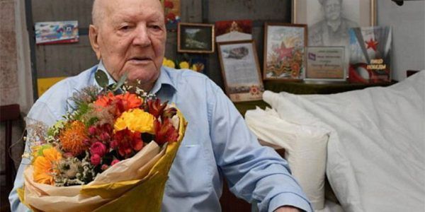 Кондратьев поздравил со 100-летним юбилеем ветерана Великой Отечественной войны Николая Огиенко