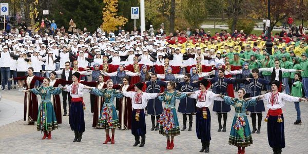 Во всех городах и районах Кубани проходят патриотические акции в честь Дня народного единства