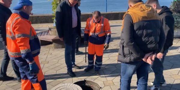 В Сочи из-за незаконных врезок в городскую канализацию в море попадают неочищенные стоки