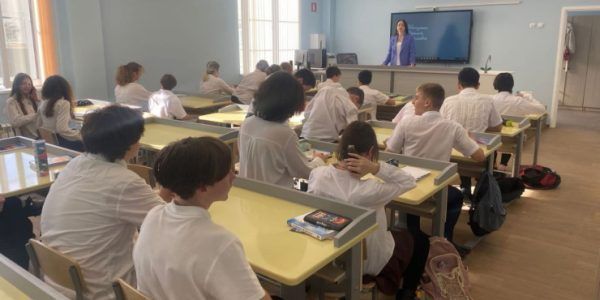В Сочи за парты новой высокогорной школы в микрорайоне Мамайка сели 692 ученика