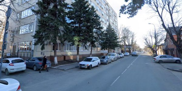 Велодорожка превратились в парковку: мэр Краснодара поручил навести порядок на улице Чапаева