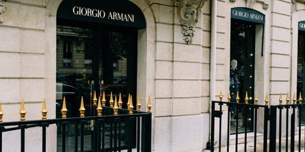 В L’Oreal опровергли информацию о возобновлении поставок бренда Giorgio Armani в РФ
