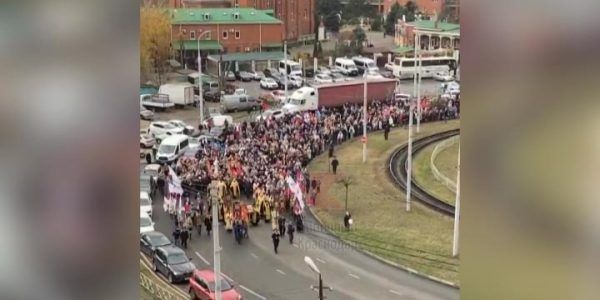 В Краснодаре в День Архангела Михаила прошел крестный ход в поддержку российских военных