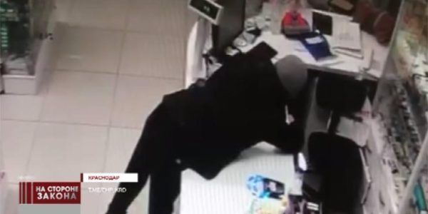 В Краснодаре мужчина украл из зоомагазина 5 тыс. рублей