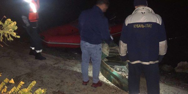 В Краснодарском крае 73-летний охотник едва не замерз на заглохшей лодке в водохранилище