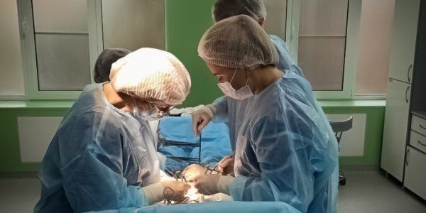 В Краснодаре гинекологи ККБ № 2 удалили беременной пациентке огромную опухоль
