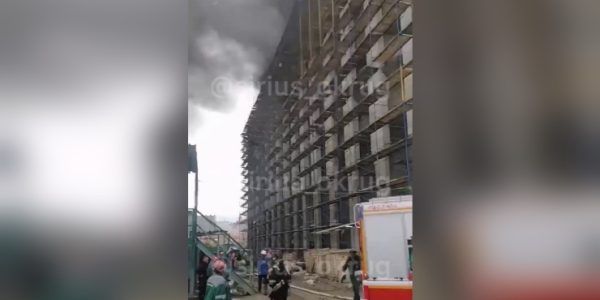В Сочи во время пожара из недостроенного ЖК эвакуировали 100 человек