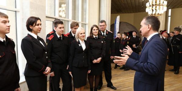 Кондратьев посетил выставку Союза казачьей молодежи Кубани