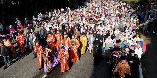 Крестный ход в канун Дня Святого Михаила Архангела в Сочи объединил свыше 8 тыс. человек