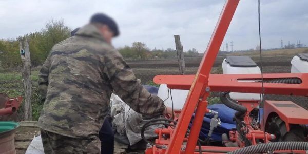 В Краснодарском крае продавец удобрений украл у фермера сеялку за 2,7 млн рублей 