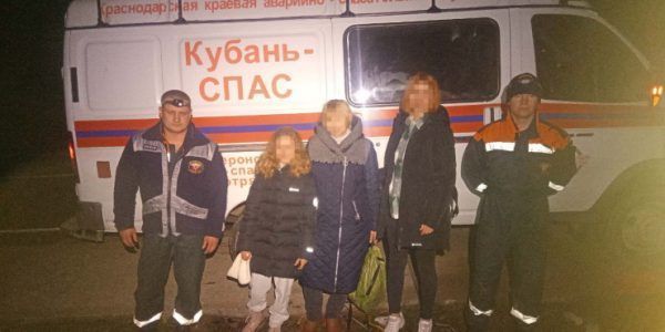 В Краснодарском крае в лесу заблудились две женщины с 10-летним ребенком