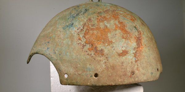 ФСБ передала музею «Фанагория» 3 бронзовых шлема, изъятых из незаконного оборота