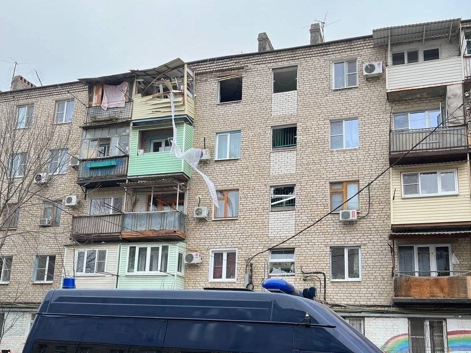 В Астраханской области в пятиэтажке произошел хлопок газа, есть пострадавший