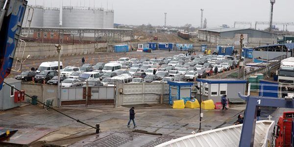 Через Керченский пролив перевезли более 27 тыс. автомобилей