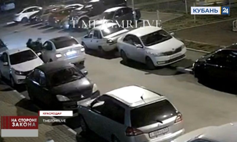 Женщина подралась с водителем иномарки в Краснодаре