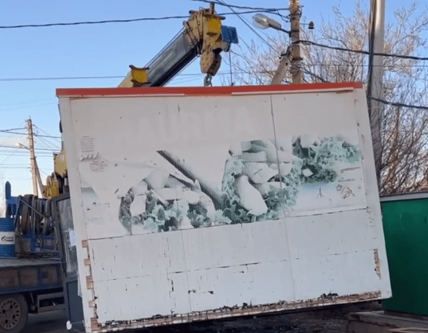 Незаконный ларек со стрит-фудом демонтировали в Краснодаре