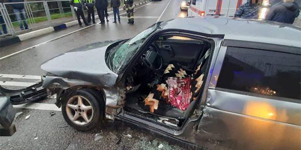 В столкновении ВАЗа и ГАЗа в Сочи погиб 82-летний водитель
