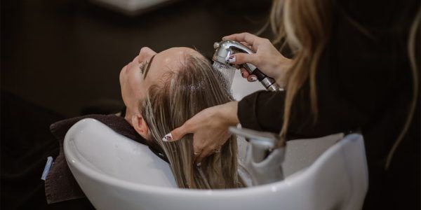 Как правильно мыть длинные волосы?